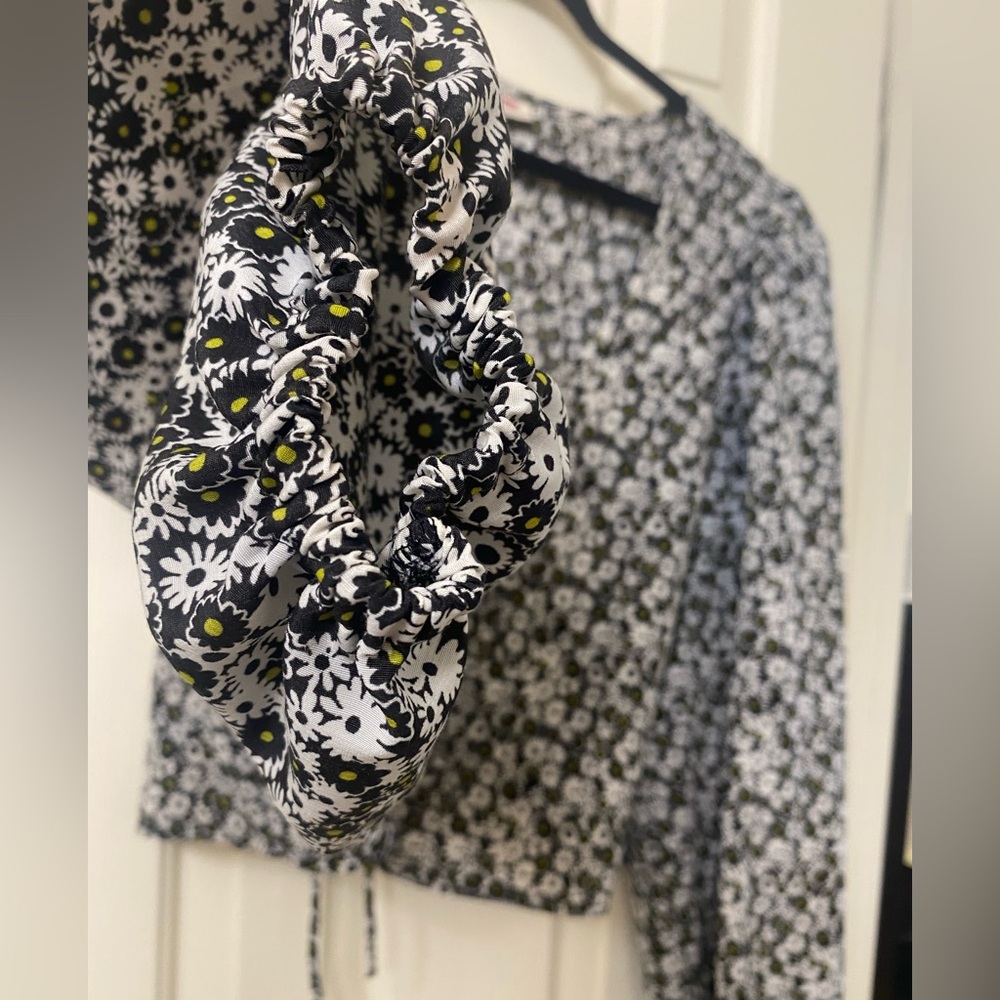 Levi's Black and White Floral Puff Long Sleeve Front Tie Blouse Size XL - Picture 8 of 16
